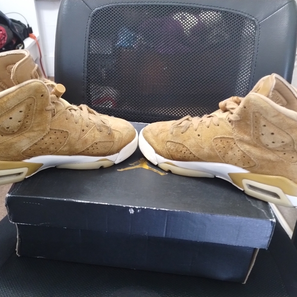 Jordan 6 - Picture 2 of 9